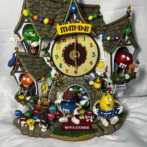 Vintage 2005 Danbury Mint M&M’s Bed and Breakfast Clock 10.5" Rare